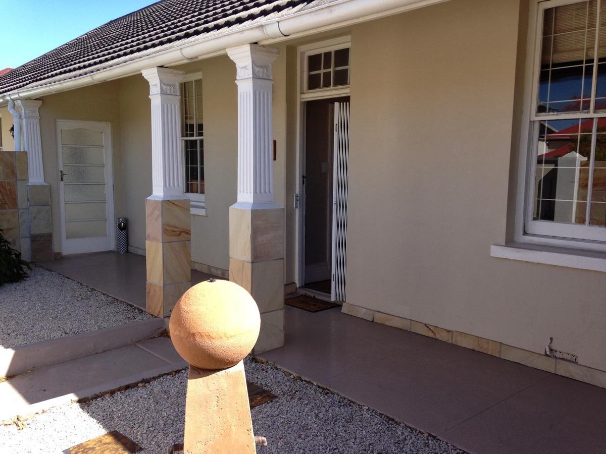 Guesthouse On Irvine Port Elizabeth Bagian luar foto