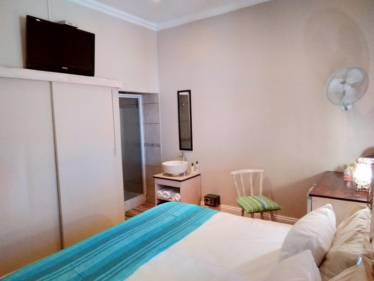 Guesthouse On Irvine Port Elizabeth Bagian luar foto
