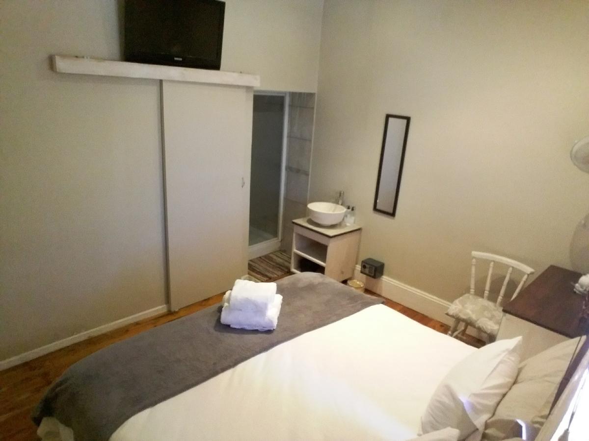 Guesthouse On Irvine Port Elizabeth Bagian luar foto