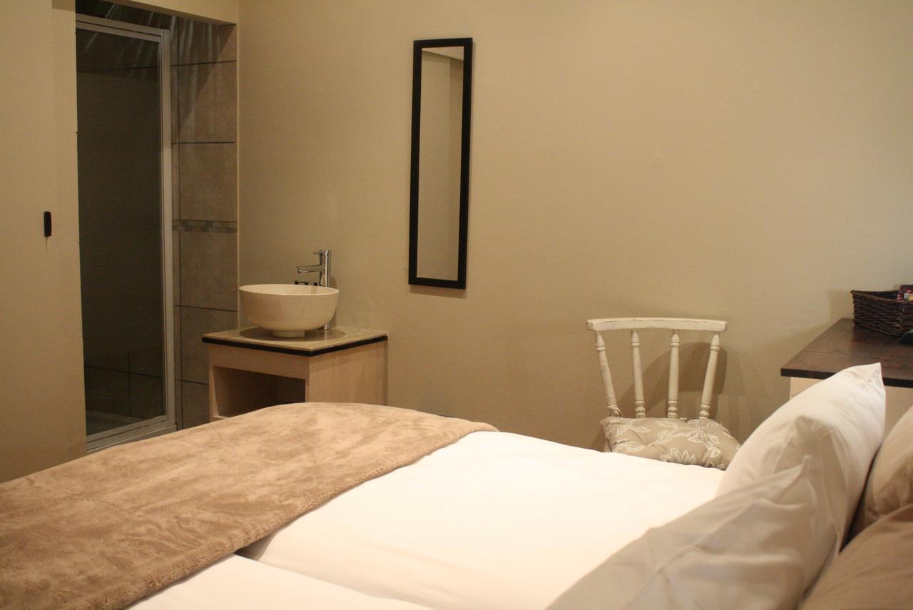 Guesthouse On Irvine Port Elizabeth Bagian luar foto