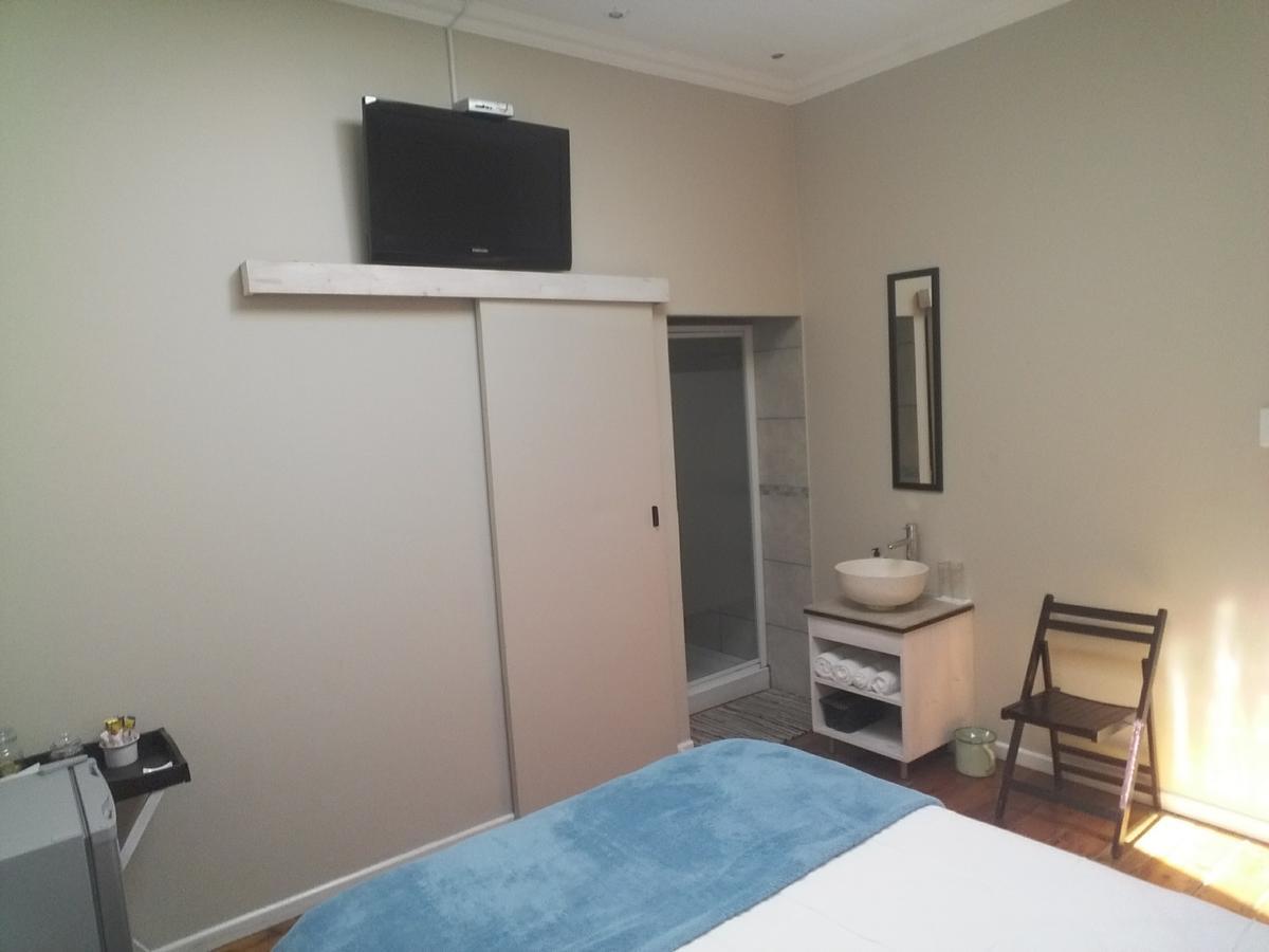 Guesthouse On Irvine Port Elizabeth Bagian luar foto