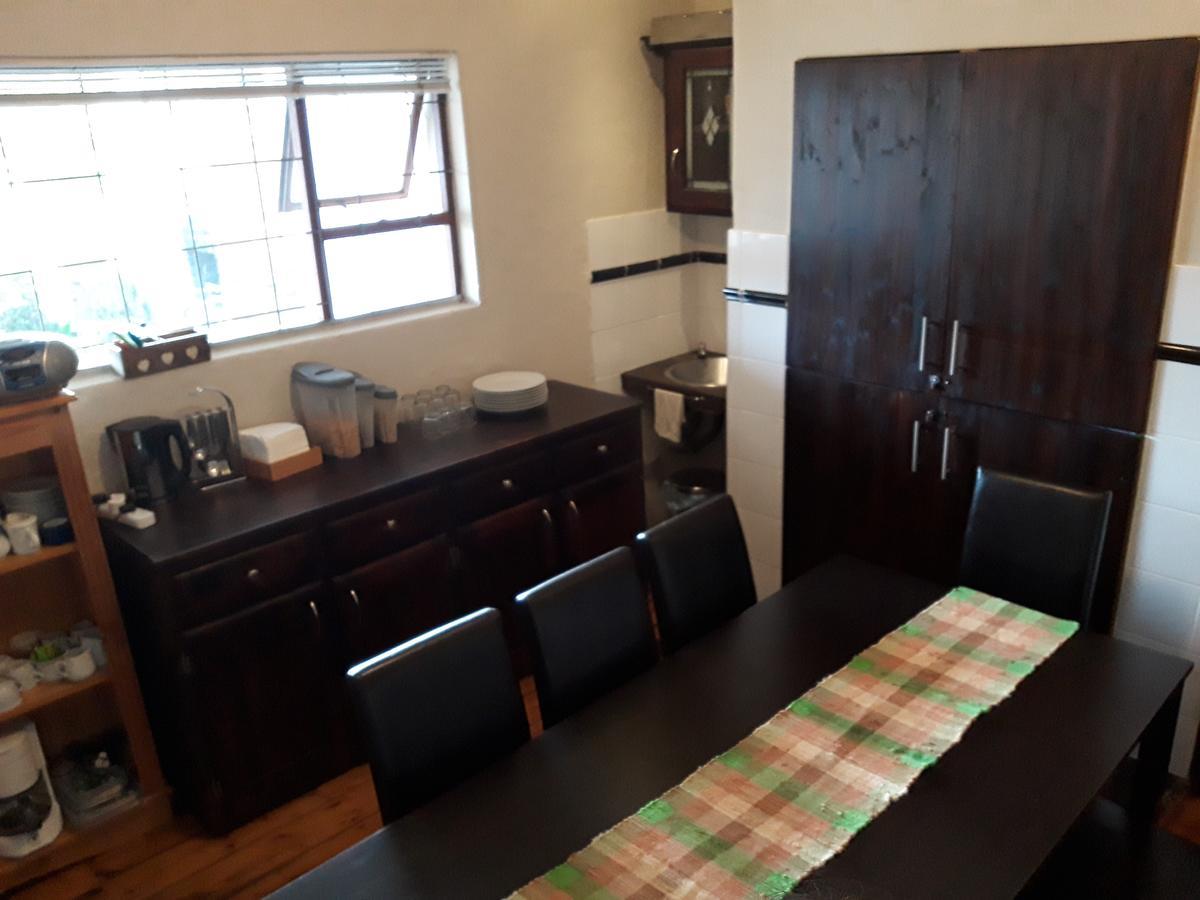 Guesthouse On Irvine Port Elizabeth Bagian luar foto